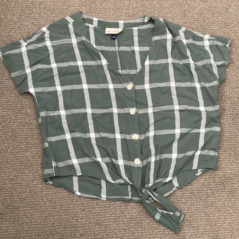 Universal Thread top, ties in front.